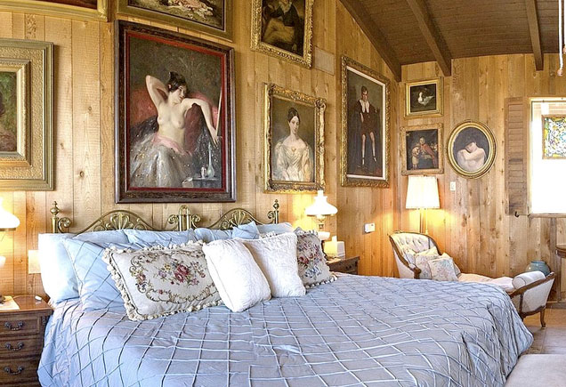Frank Sinatra's bachelor bedroom at Villa Maggio.