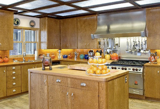 Frank Sinatra's old kitchen and Ronson Foodmatic at Villa Maggio.