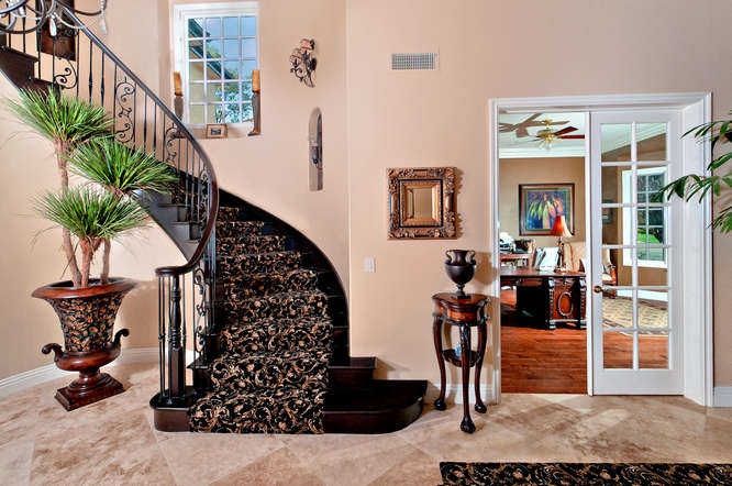 Vicki Gunvalson's Foyer